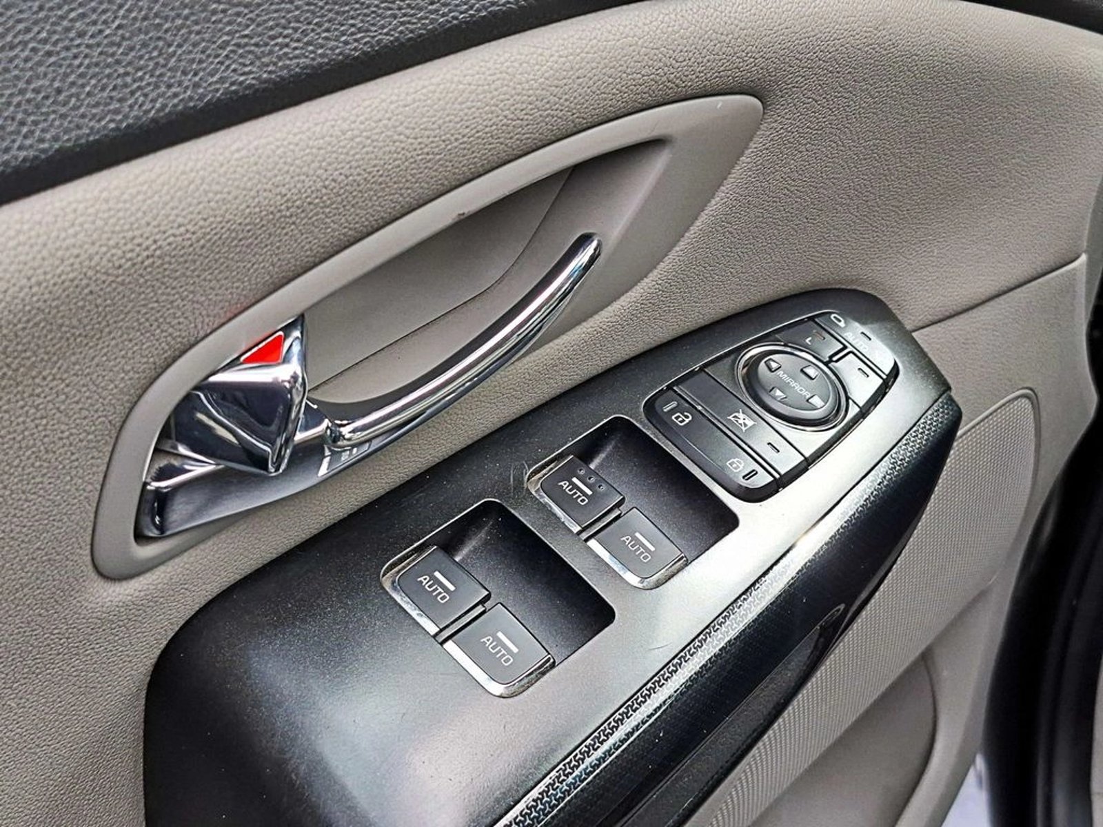 Kia GRAND CARNIVAL EX 3.3 AT 2018 - Imagen 9 de 19