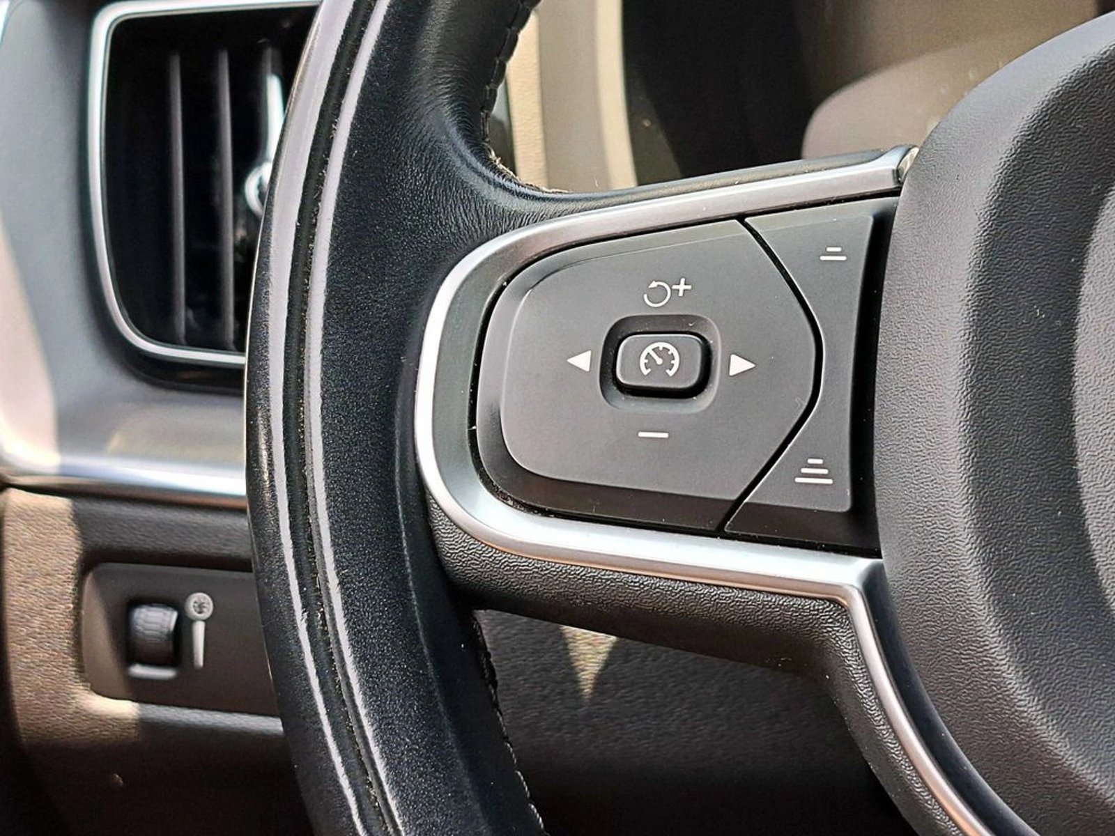 VOLVO XC60 2.0 T5  4X4 AT 5P 2021 - Imagen 15 de 19