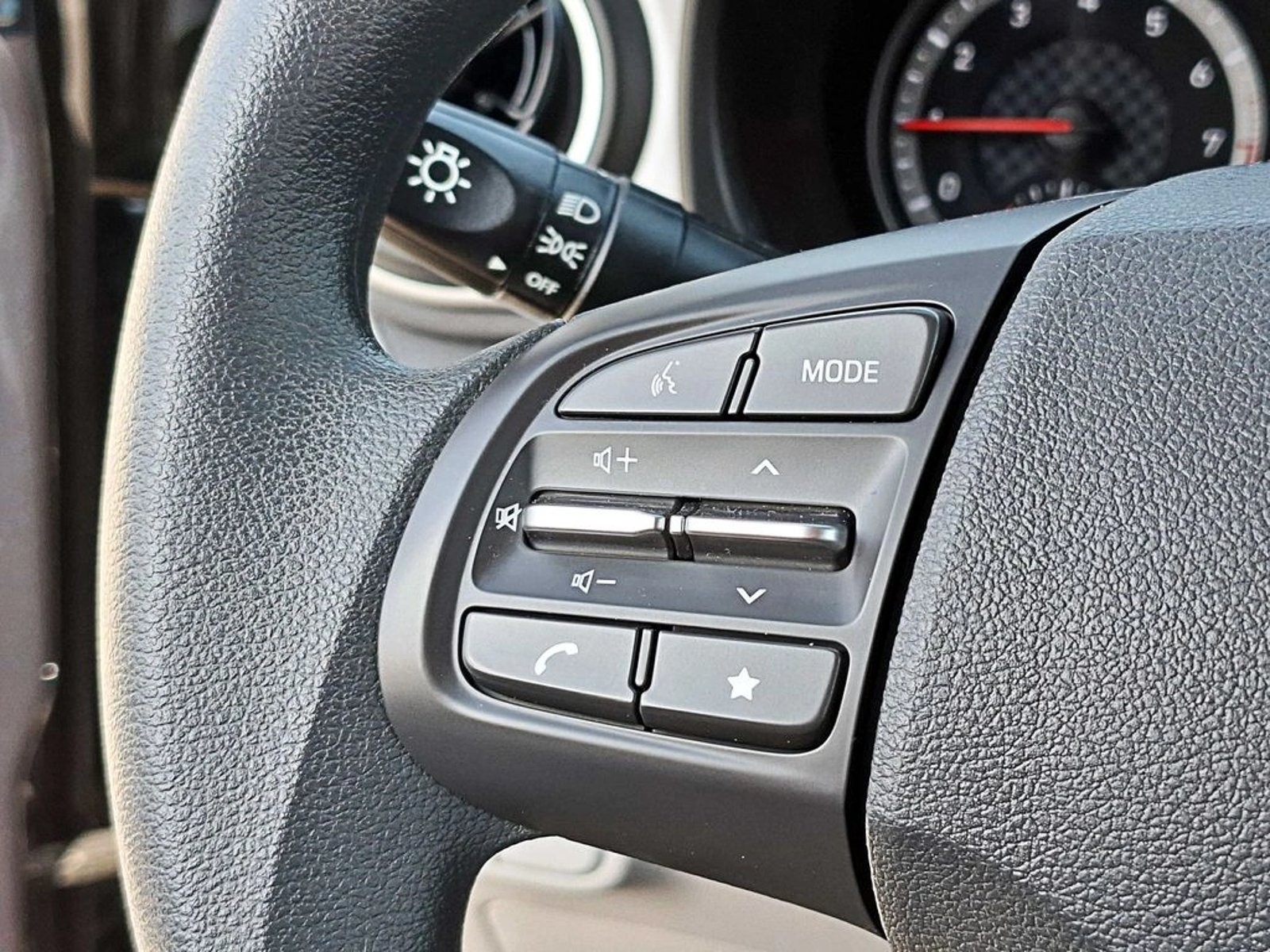 Hyundai GRAND I10 1.2 PLUS 4X2 HB AT 5P 2026 - Imagen 13 de 18