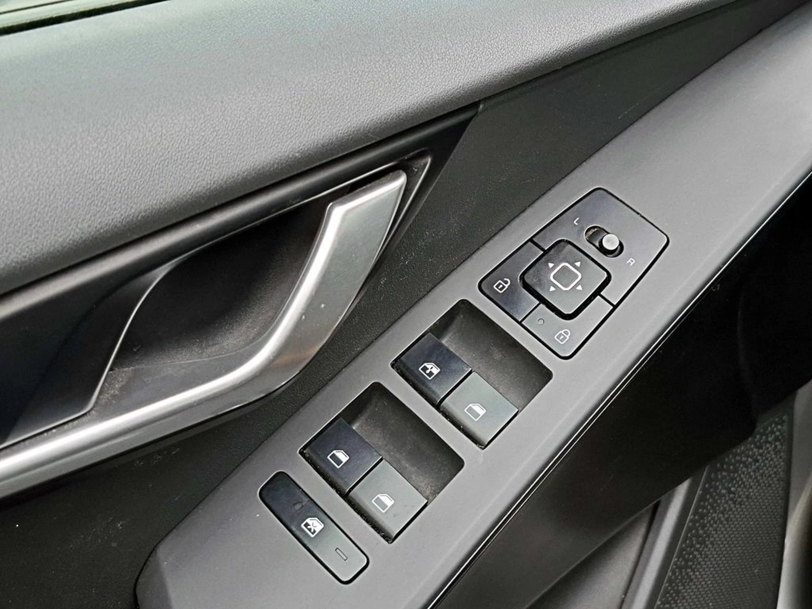 Kia NIRO AT 2024 - Imagen 9 de 17