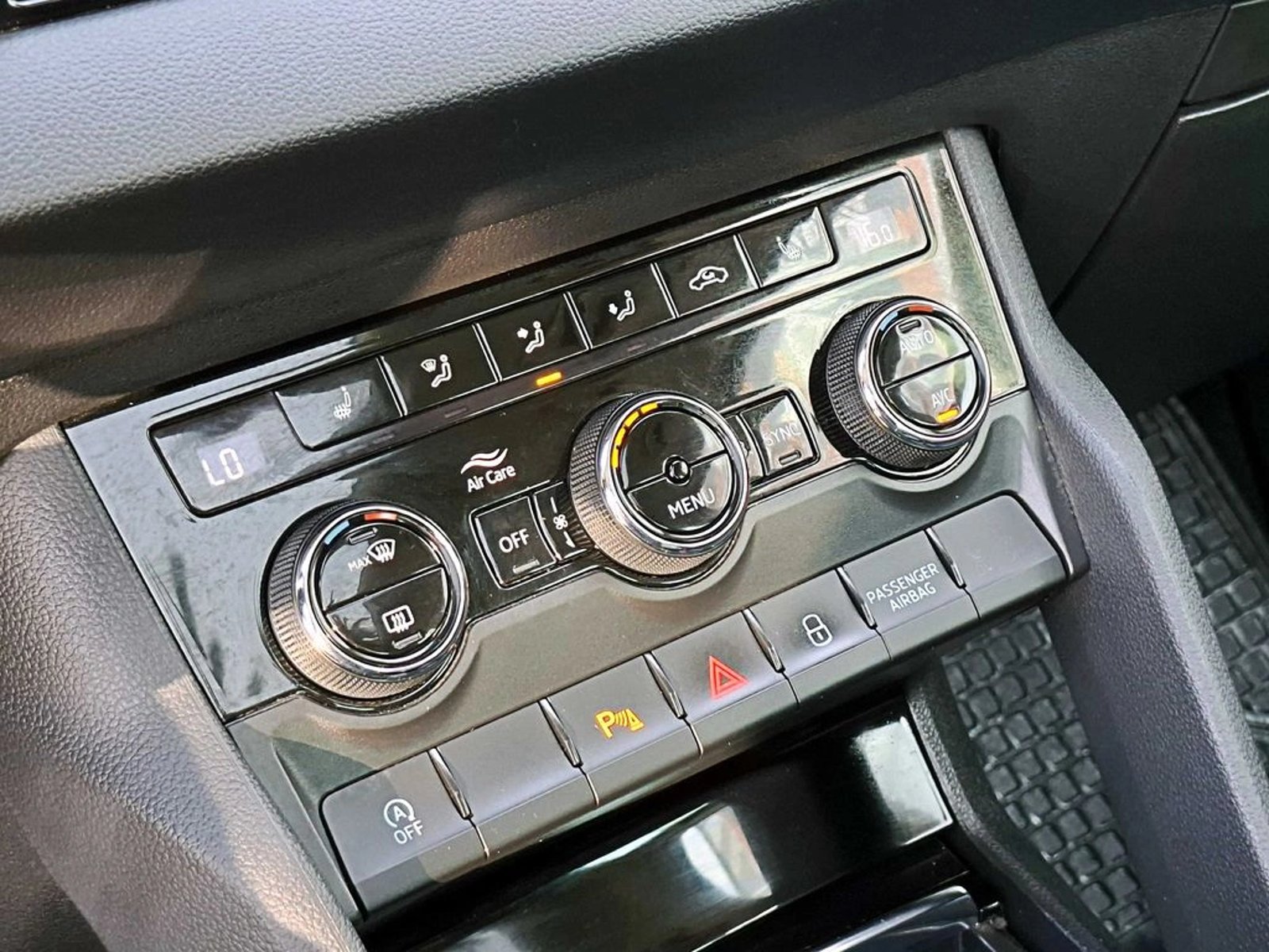 Skoda KAROQ 1.4 TSI AMBITION AT 2024 - Imagen 17 de 18