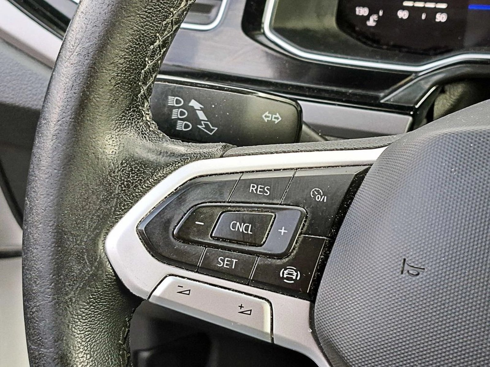 VOLKSWAGEN NIVUS 1.0 TSI HIGHLINE AT 2023 - Imagen 15 de 19