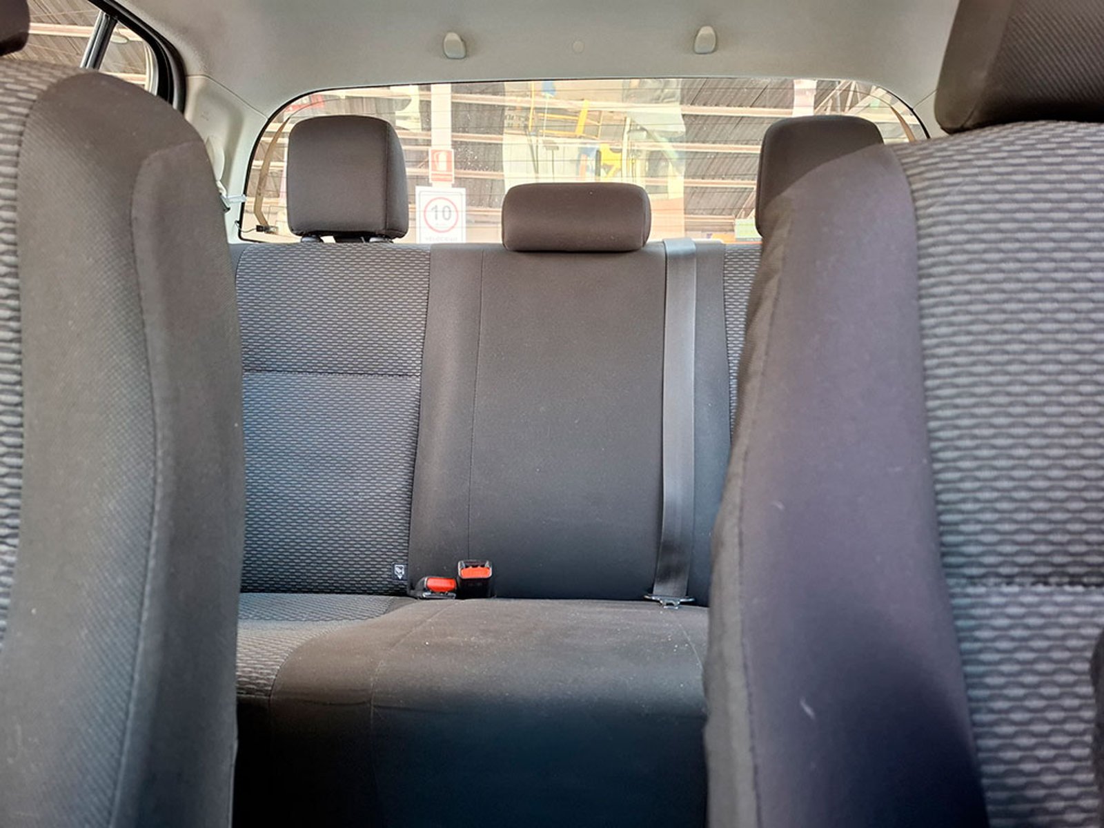 TOYOTA HILUX D CAB DX 4X4 2.4 2023 - Imagen 20 de 20
