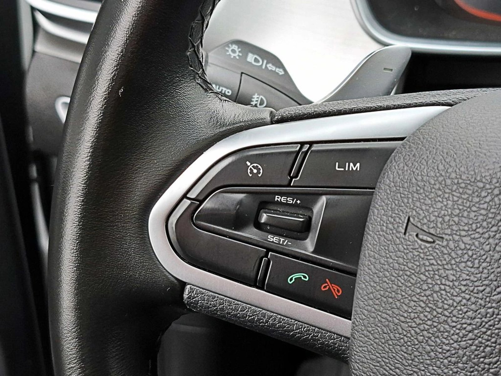 Geely COOLRAY 1.5 COMFORT 4X2 AT 5P 2023 - Imagen 13 de 17