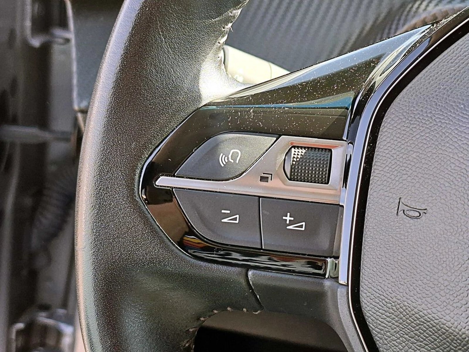PEUGEOT 208 PURETECH 75 1.2 2022 - Imagen 14 de 18