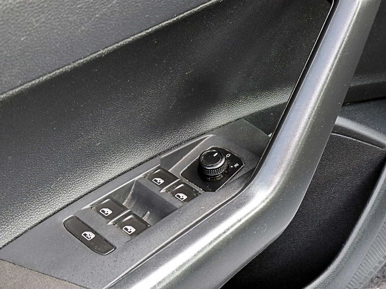 VOLKSWAGEN NIVUS 1.0 TSI HIGHLINE AT 2023 - Imagen 11 de 19