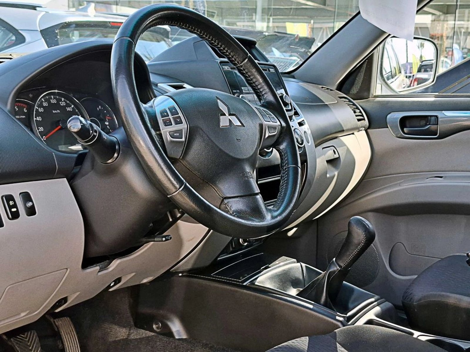 MITSUBISHI MONTERO SPORT 2.5 G2 AT 4X2 DIESEL 2014 - Imagen 8 de 18