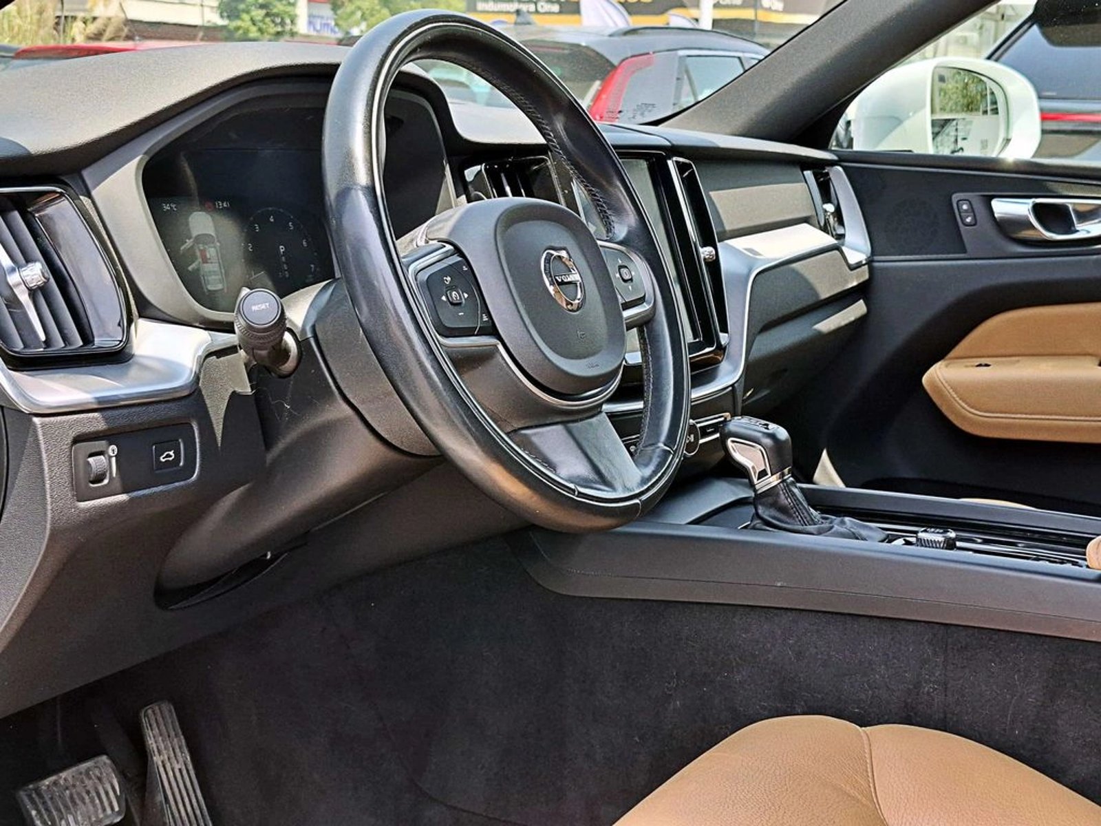 VOLVO XC60 2.0 T5  4X4 AT 5P 2021 - Imagen 9 de 19