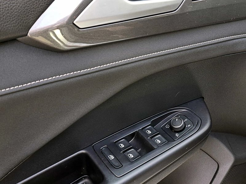 Volkswagen TAOS TSI 4X2 1.4 AT 2024 - Imagen 9 de 18