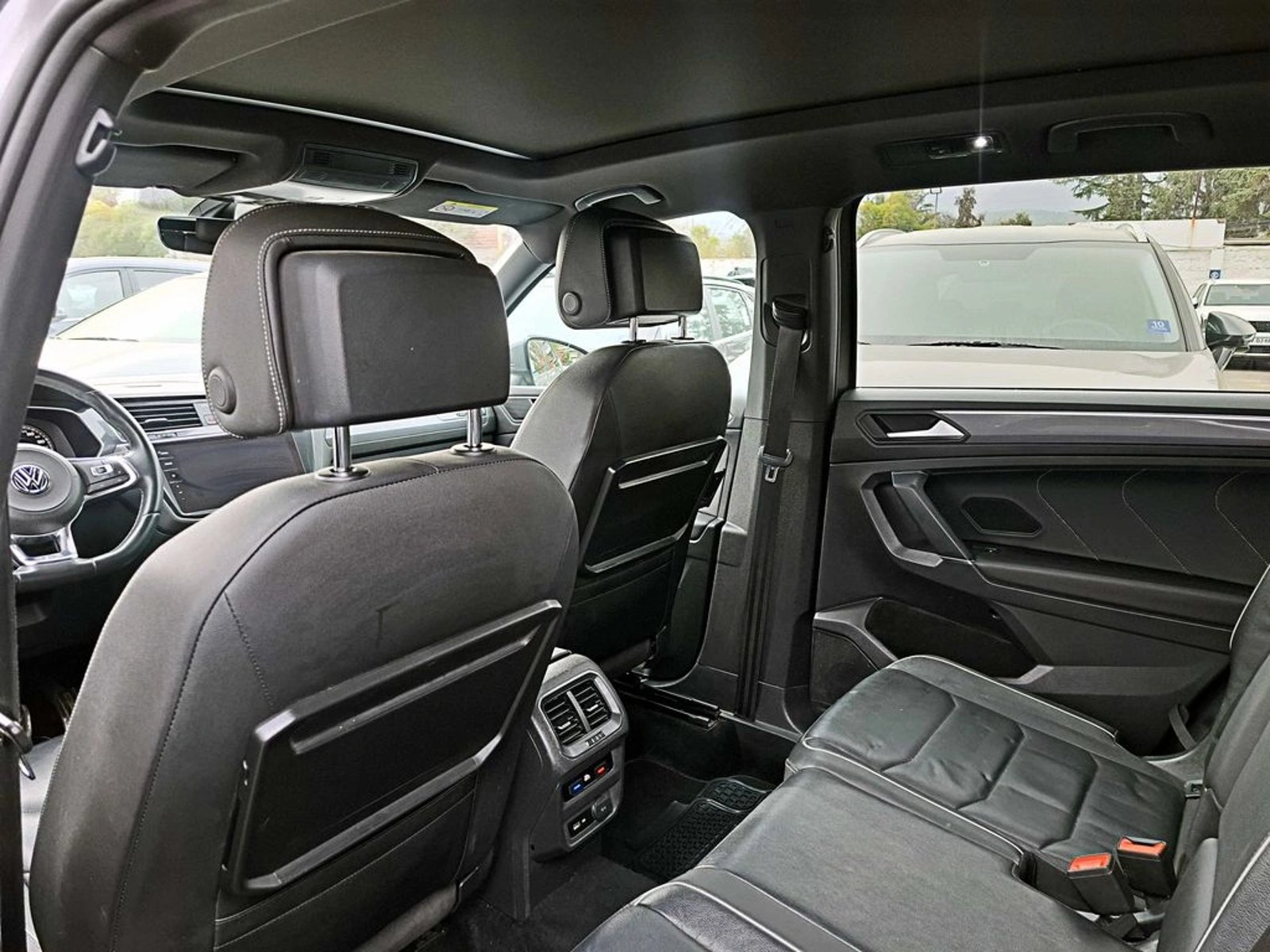 Volkswagen TIGUAN 2.0 TSI 4MOTION 4X4 AT 5P 2019 - Imagen 14 de 20