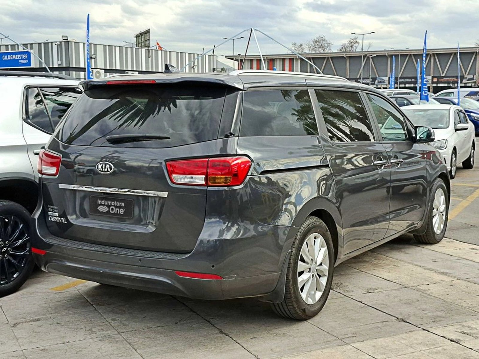 Kia GRAND CARNIVAL EX 3.3 AT 2018 - Imagen 5 de 19