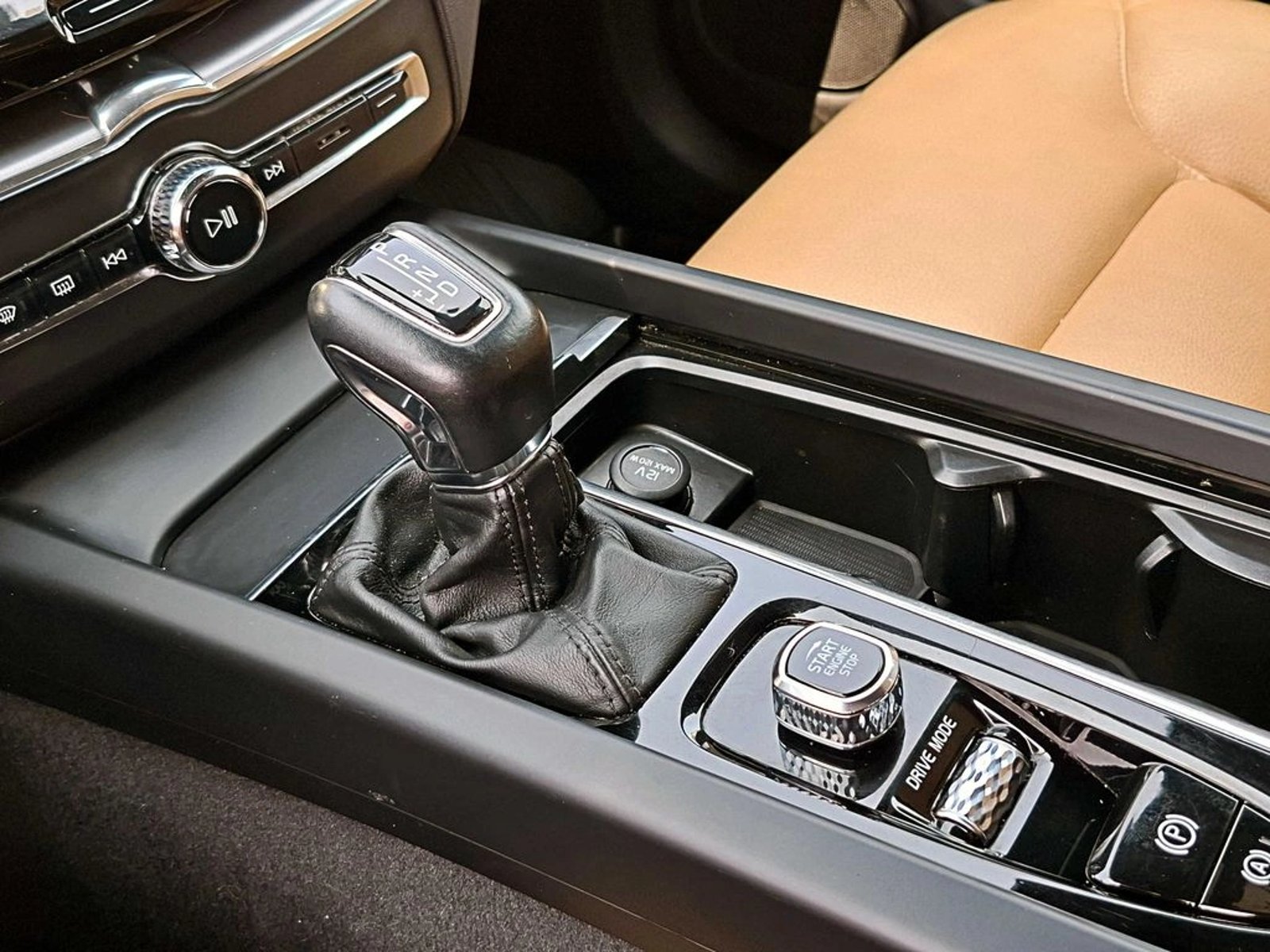 VOLVO XC60 2.0 T5  4X4 AT 5P 2021 - Imagen 19 de 19