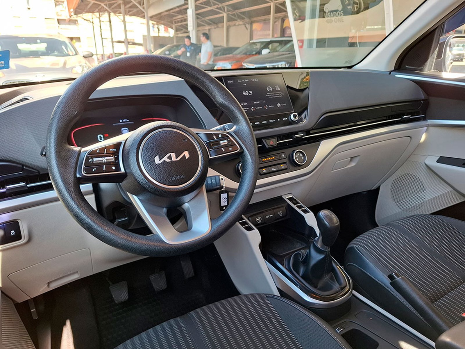 KIA CARENS LX 1.5L 6MT 7P 2024 - Imagen 10 de 20