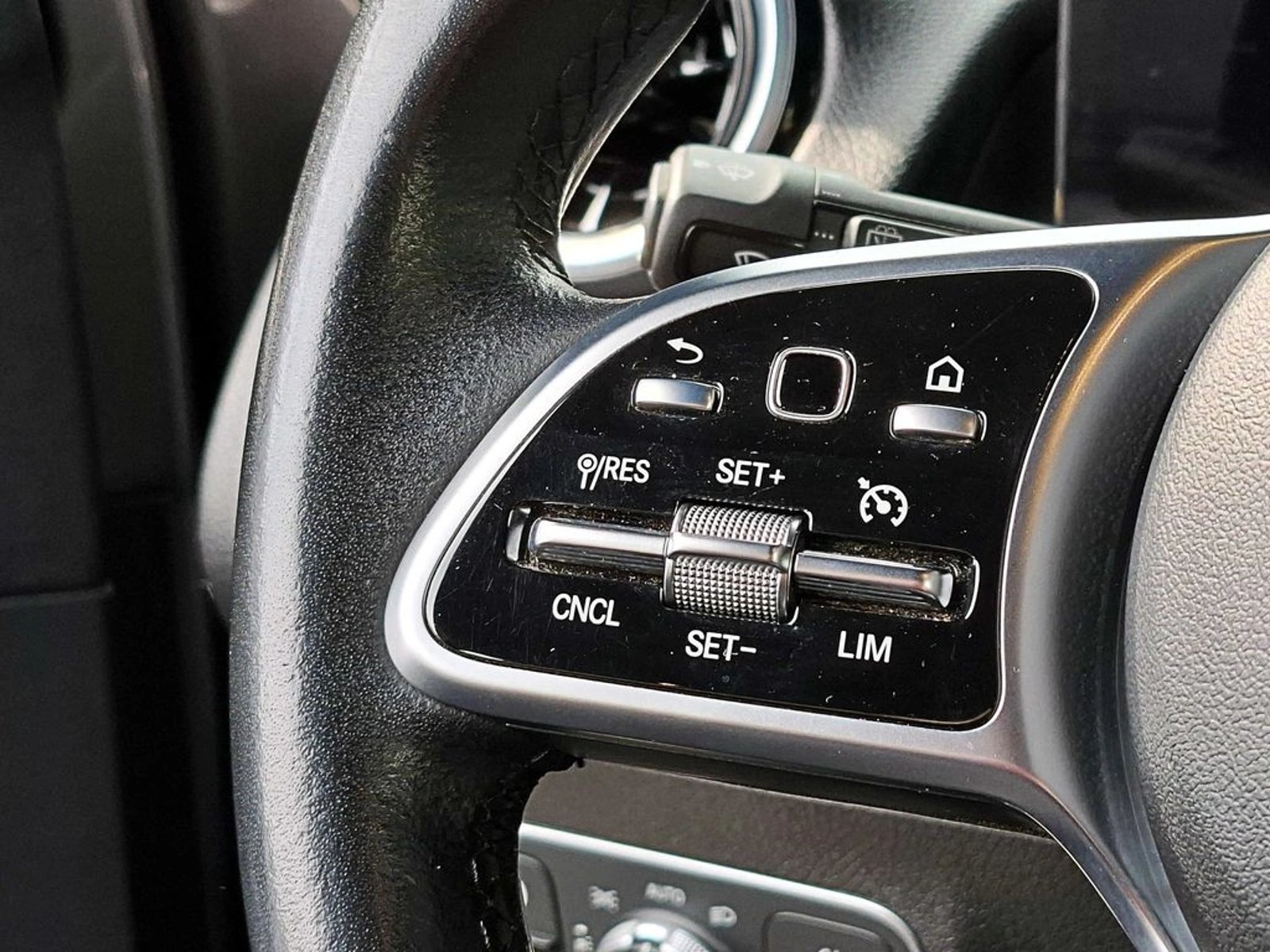 MERCEDES-BENZ GLB 200 AT 2023 - Imagen 13 de 17