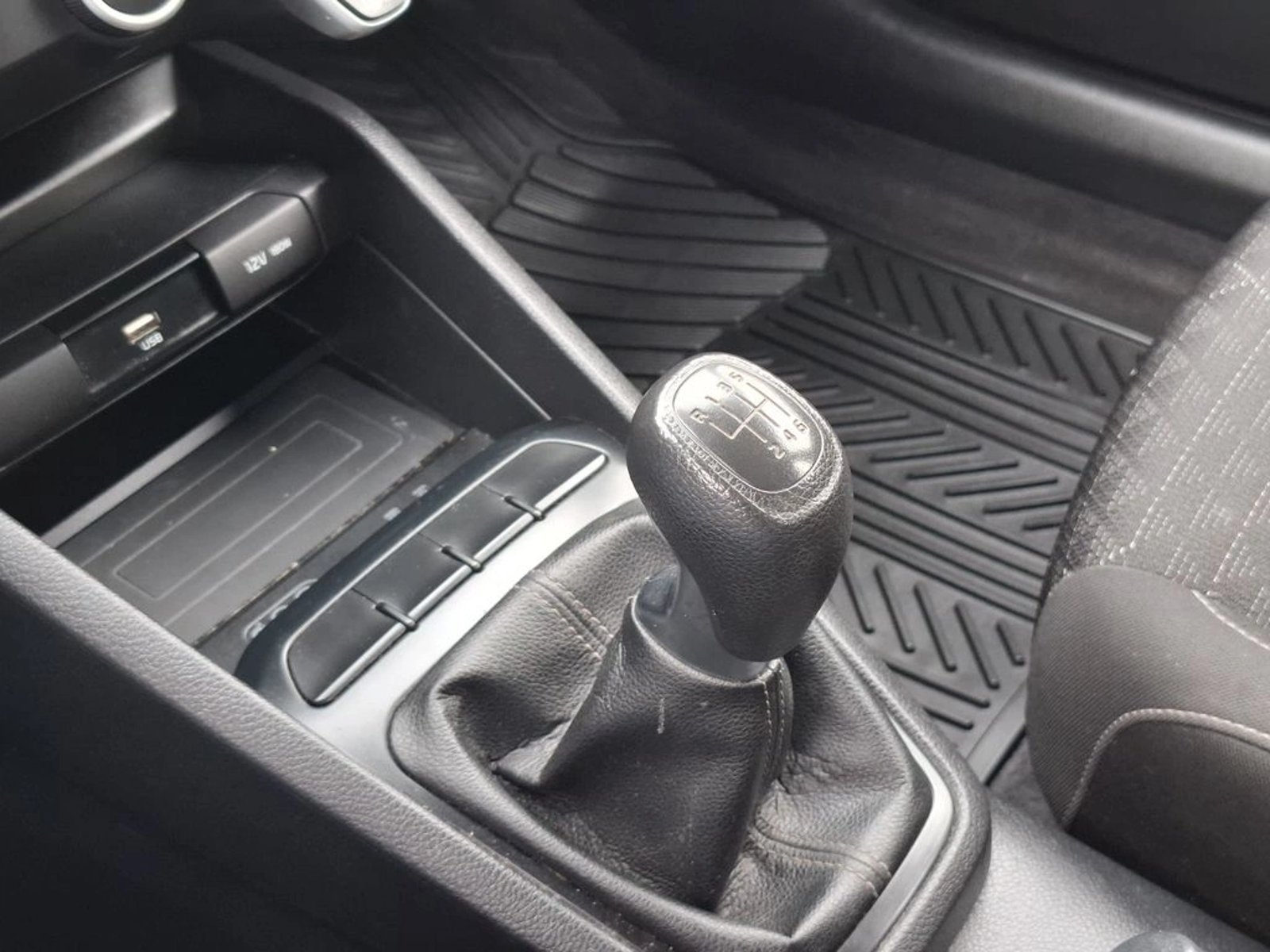 Kia RIO 5 LX 1.4 2022 - Imagen 18 de 18