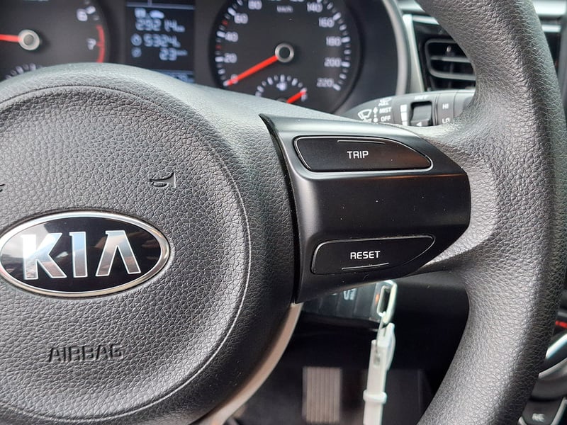 Kia RIO 5 EX 1.6L 6MT FULL 2021 - Imagen 12 de 20