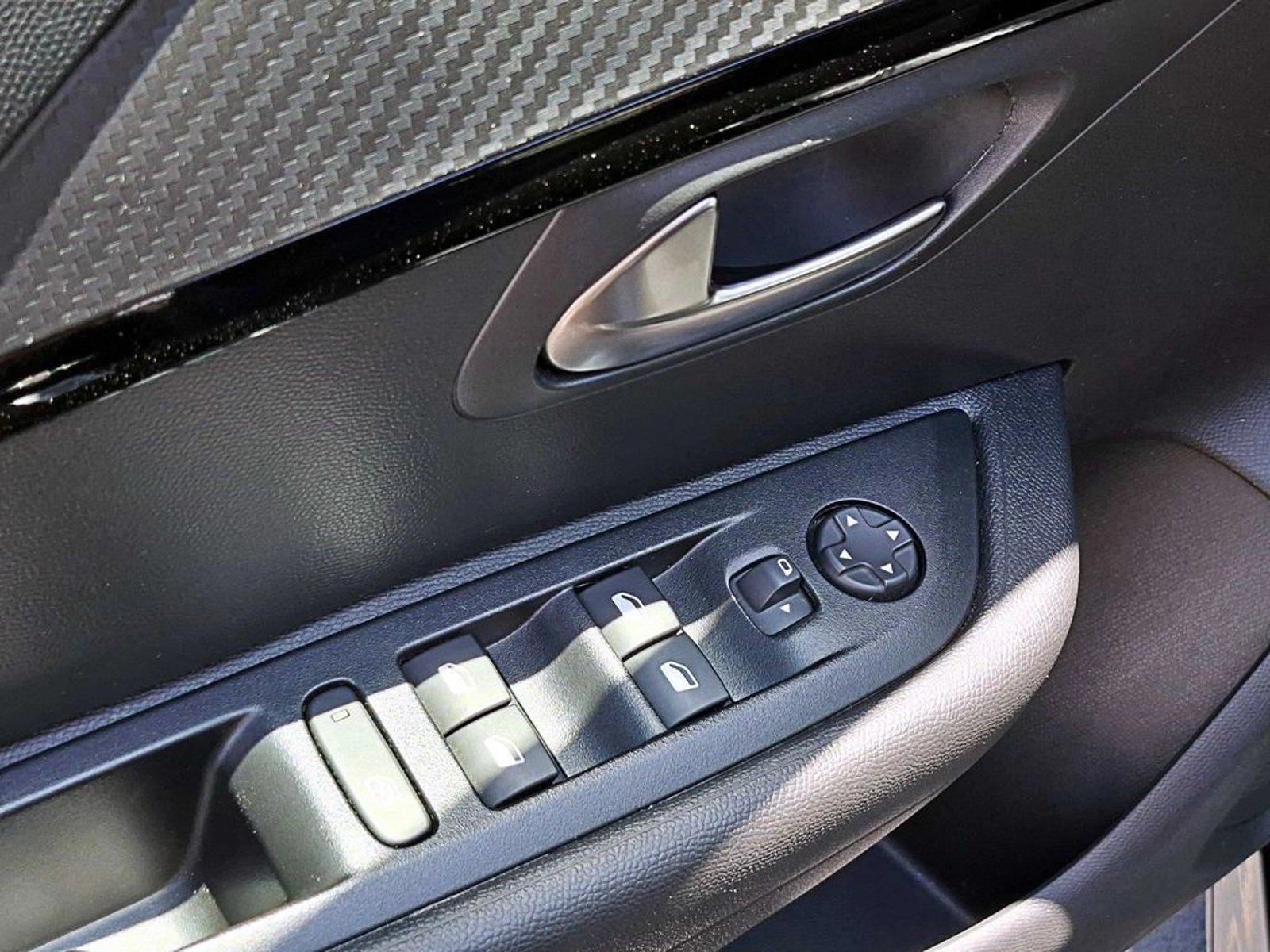 PEUGEOT 208 MT 1.2 2023 - Imagen 9 de 17