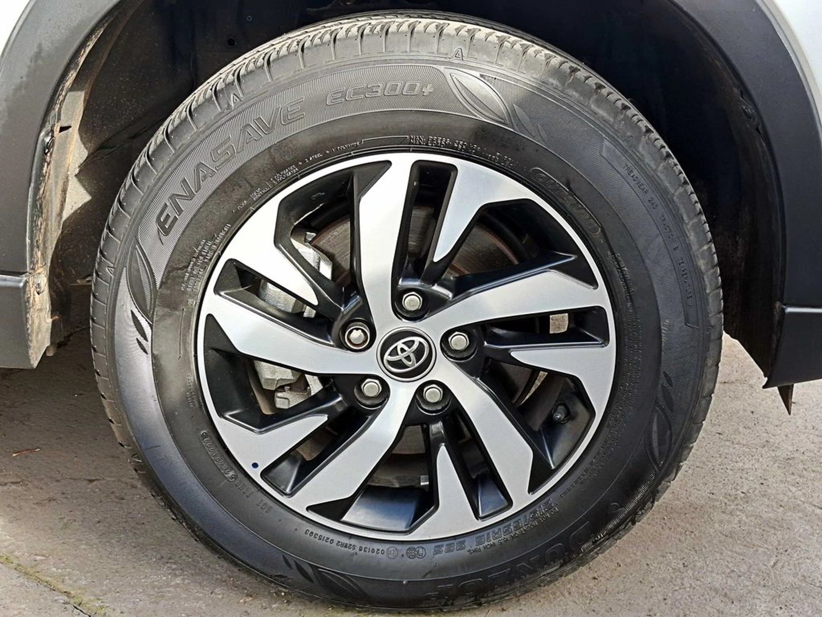 Toyota RUSH 1.5 XLI 4X2 MT 5P 2022 - Foto 4 de 18