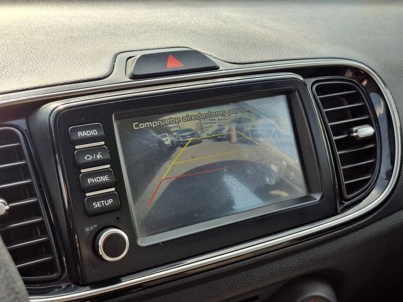 Kia SOLUTO 1.4 2023 - Imagen 16 de 18
