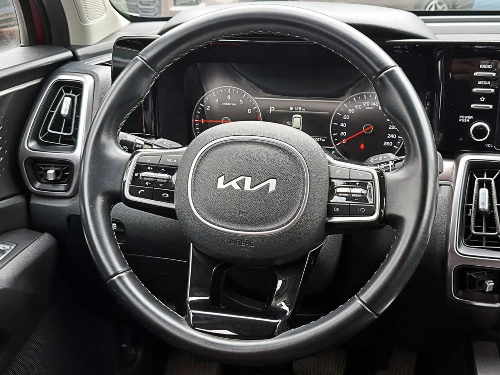 Kia SORENTO 2.5 EX GSL 2WD AT6 5P 2022 - Imagen 13 de 18
