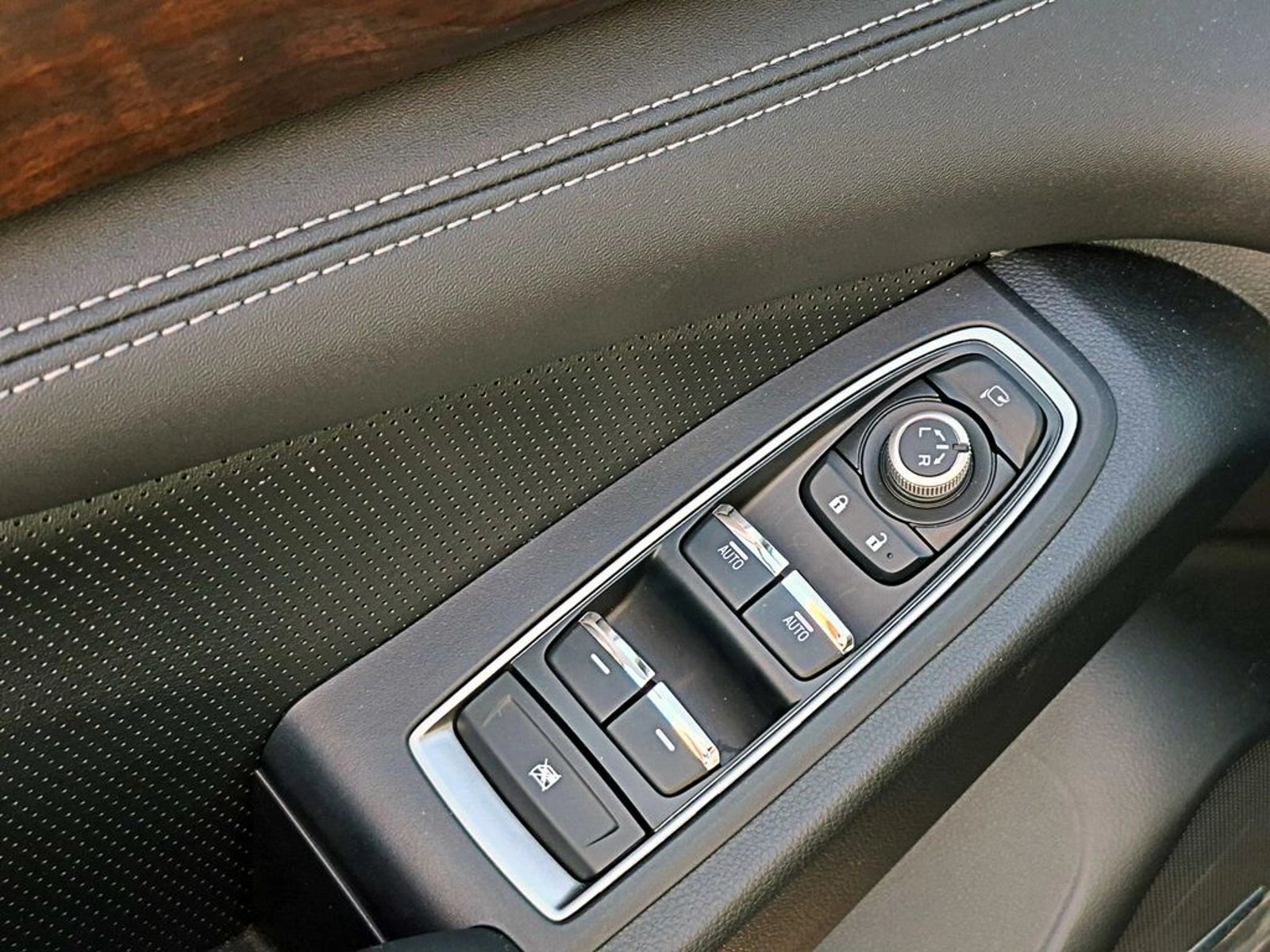 Subaru EVOLTIS 2.4  AT 4X4 2026 - Imagen 10 de 20