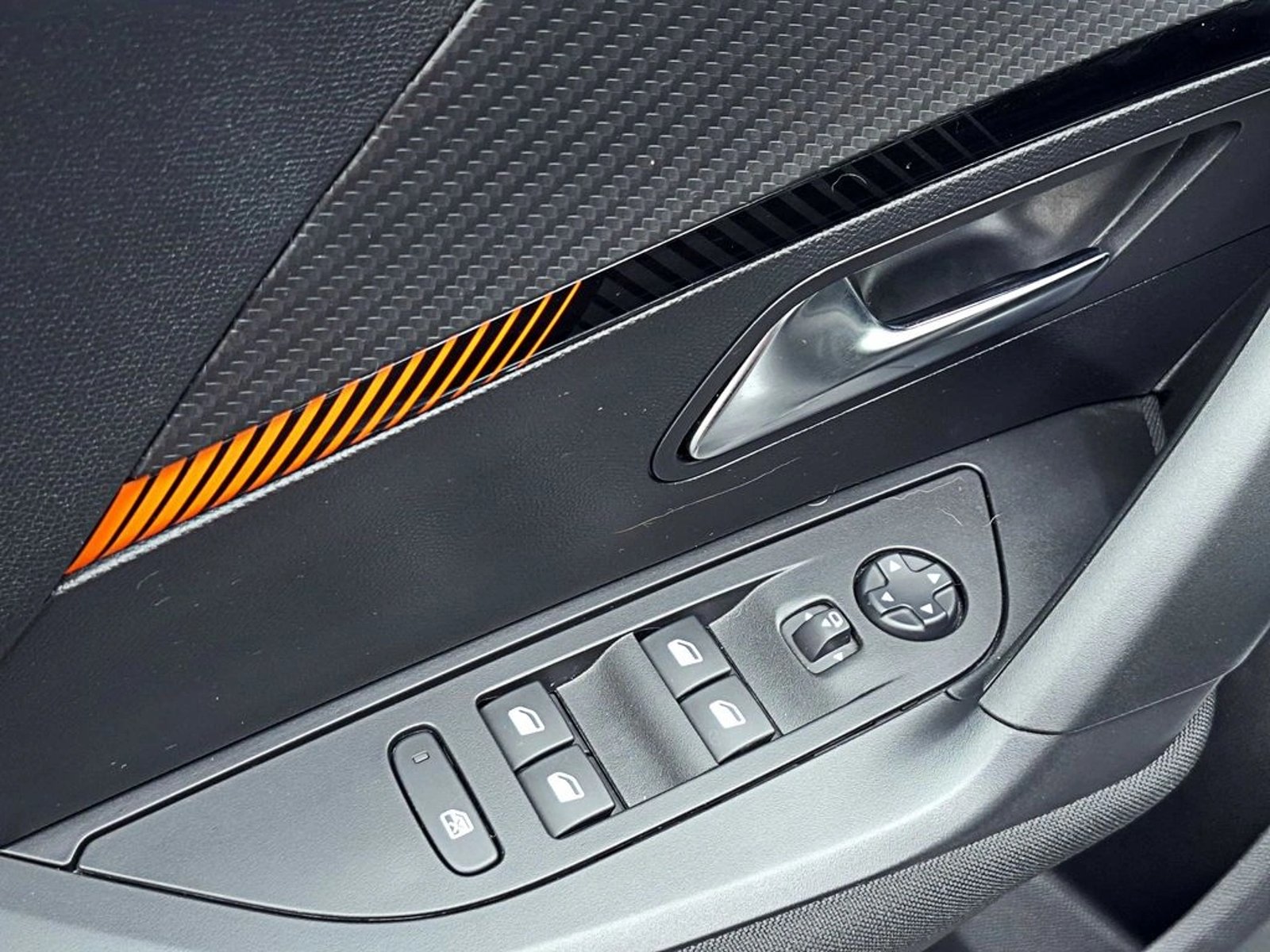 Peugeot 2008 1.2 ACTIVE PURETECH 130 4X2 MT 5P 2022 - Imagen 9 de 18
