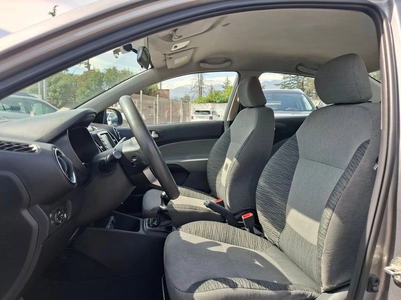 Kia SOLUTO 1.4 2023 - Imagen 10 de 18
