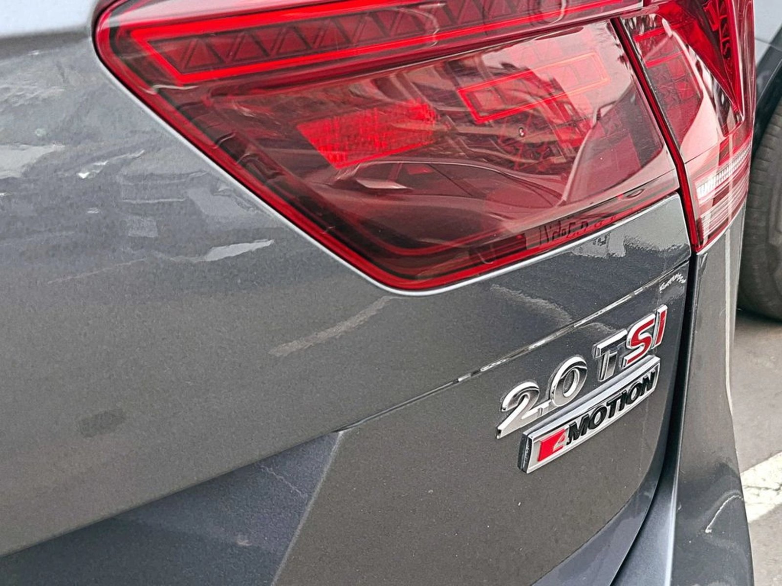 Volkswagen TIGUAN 2.0 TSI 4MOTION 4X4 AT 5P 2019 - Imagen 9 de 20