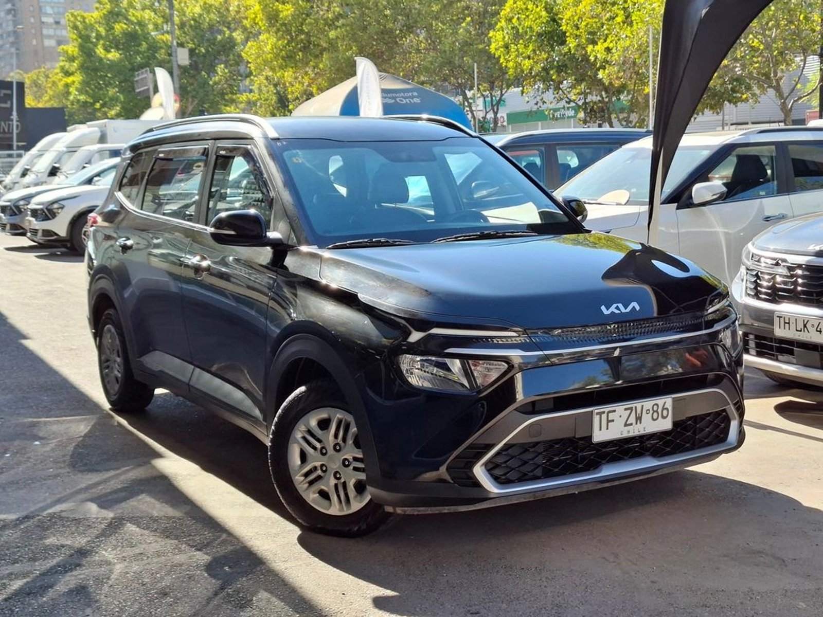 Kia CARENS LX 1.5L 6MT 7P 2024 - Foto 3 de 20