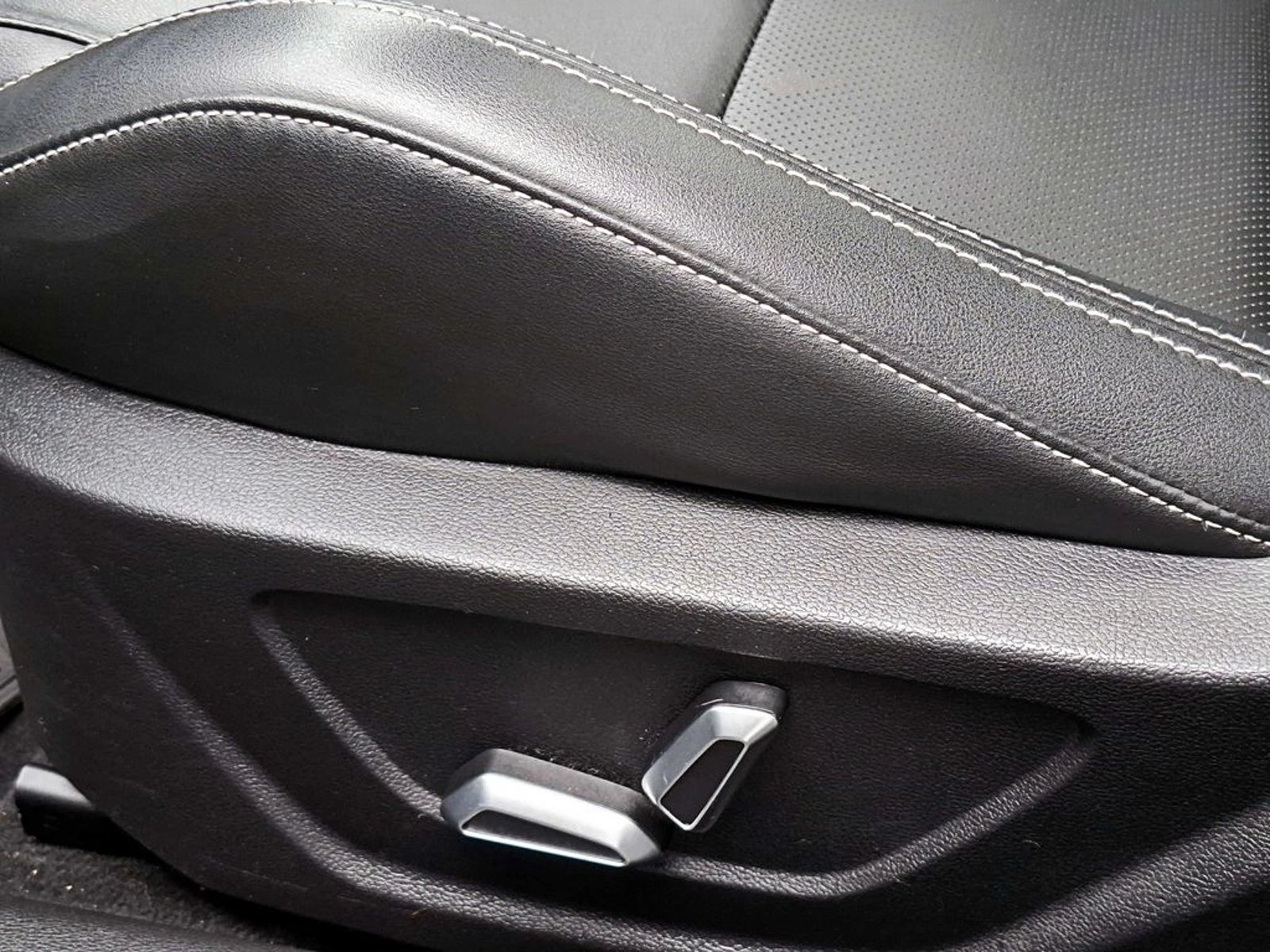 Geely COOLRAY 1.5 COMFORT 4X2 AT 5P 2023 - Imagen 11 de 17