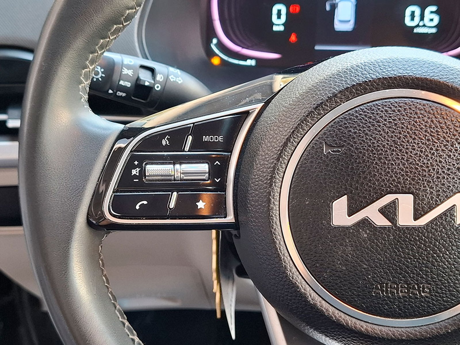 KIA CARENS 1.4 EX 7DCT TURBO-GDI FULL 7P 2024 - Imagen 11 de 20