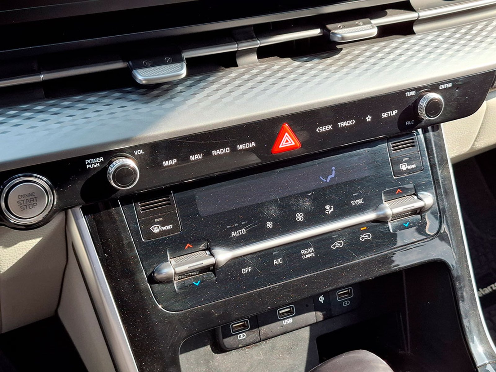 KIA CARNIVAL EX 2.2L DSL 8AT 2023 - Imagen 16 de 20