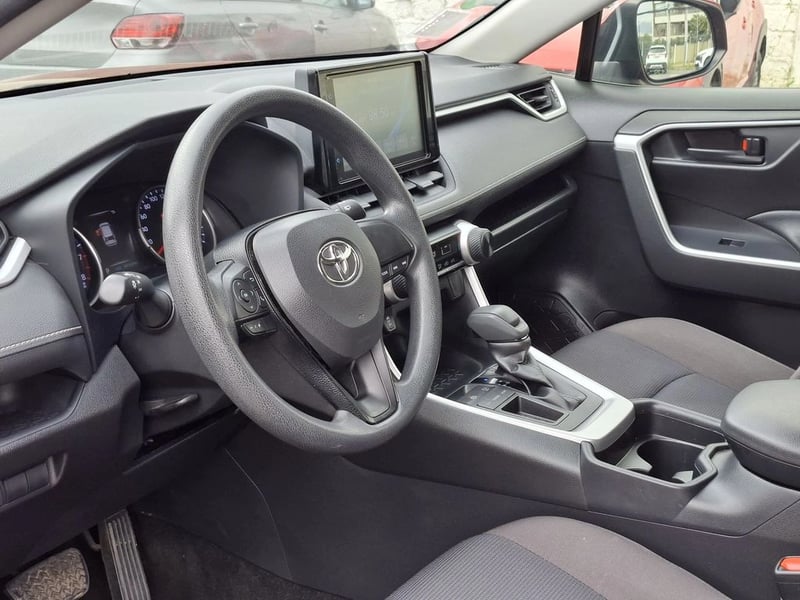 Toyota RAV4 2.0 SUPER LUJO 4X2 AT 5P 2021 - Imagen 8 de 17