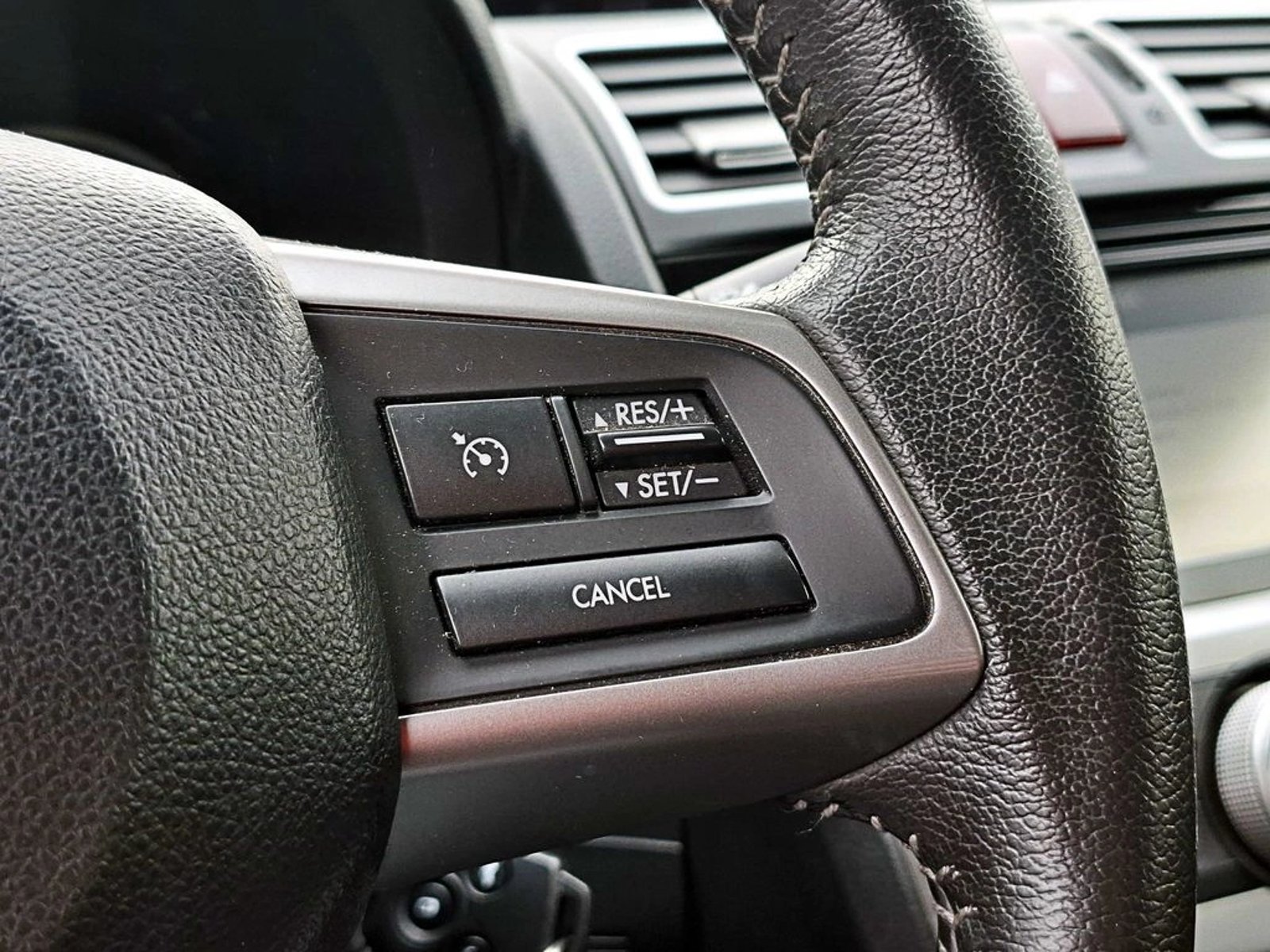 SUBARU IMPREZA 2.0 XS SPORT AWD CVT AT 5P 2016 - Imagen 16 de 18