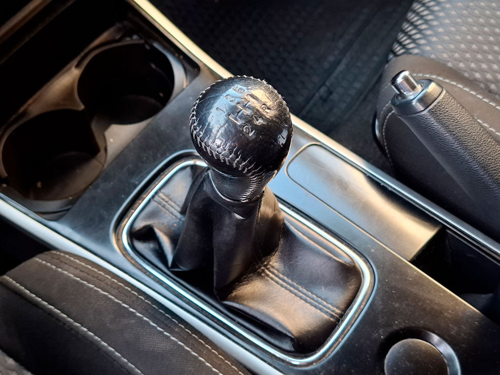 MITSUBISHI OUTLANDER 2.0 MT 2018 - Imagen 16 de 20
