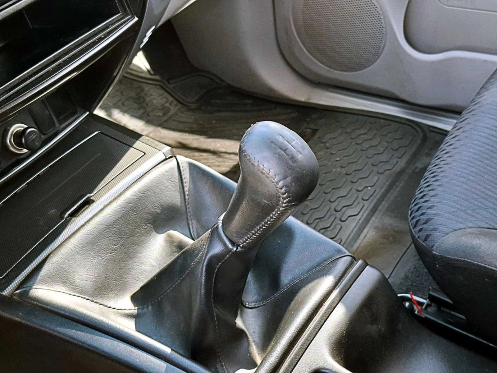 MITSUBISHI MONTERO SPORT 2.5 G2 AT 4X2 DIESEL 2014 - Imagen 18 de 18