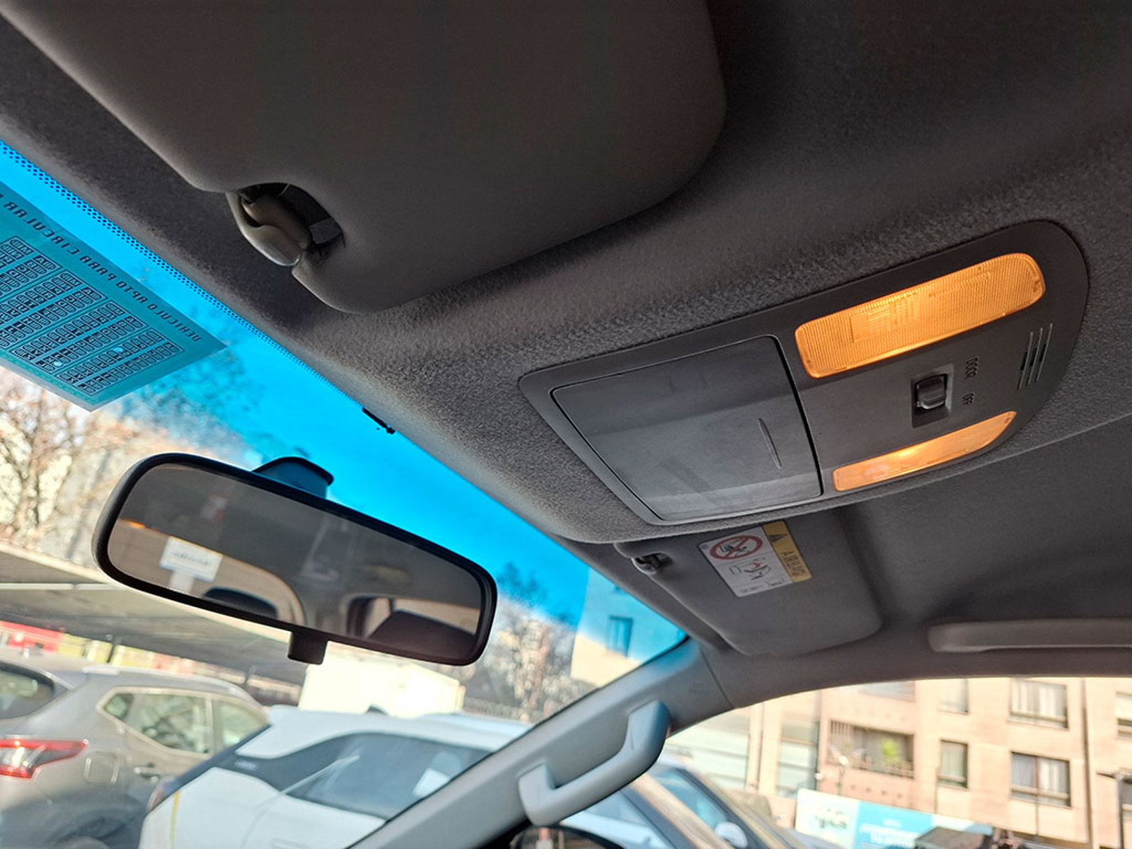 TOYOTA HILUX D CAB DX 4X4 2.4 2023 - Imagen 17 de 20