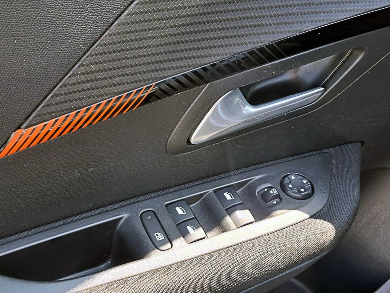 PEUGEOT 208 PURETECH 75 1.2 2022 - Imagen 9 de 18