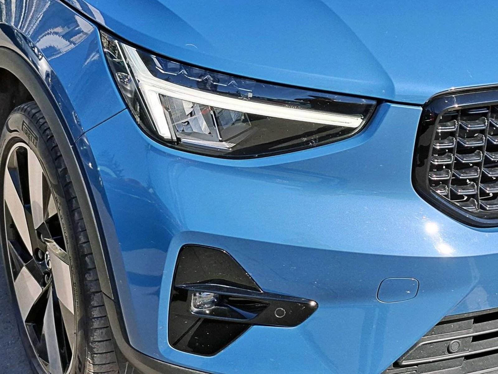 VOLVO XC40 T5 HYBRID R DESIGN 1.5 AT 2023 - Foto 3 de 17