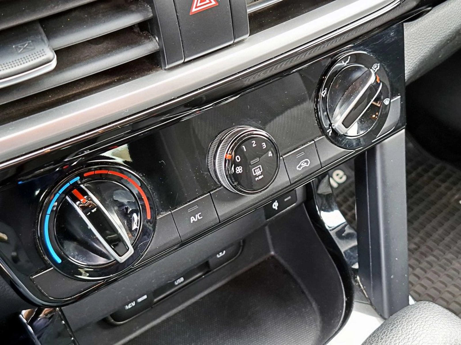 Kia SELTOS AT 1.6 2023 - Imagen 18 de 19