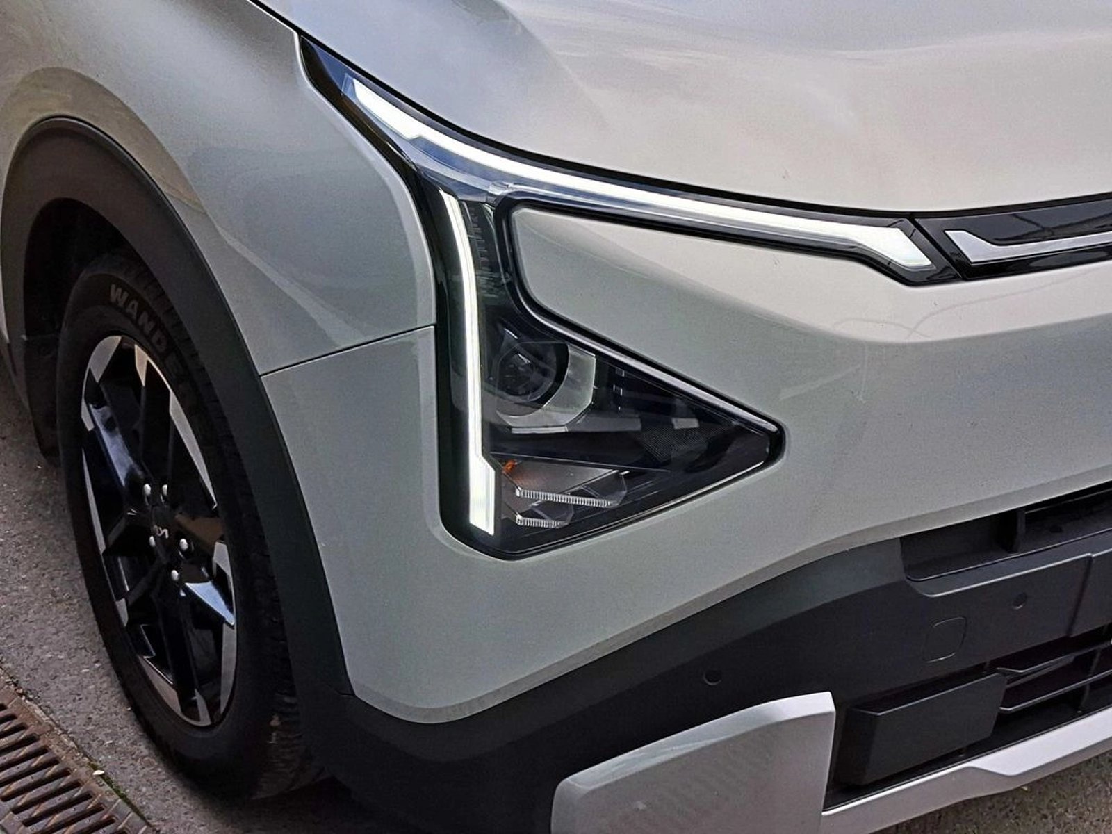 Kia CARENS EX 1.5 AT 2026 - Imagen 3 de 17