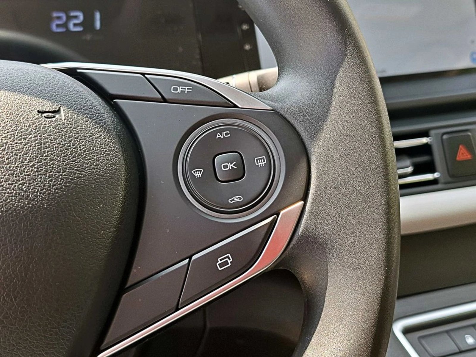 DONGFENG E70 ELECTRICO 4X2 AT 4P 2025 - Imagen 13 de 15
