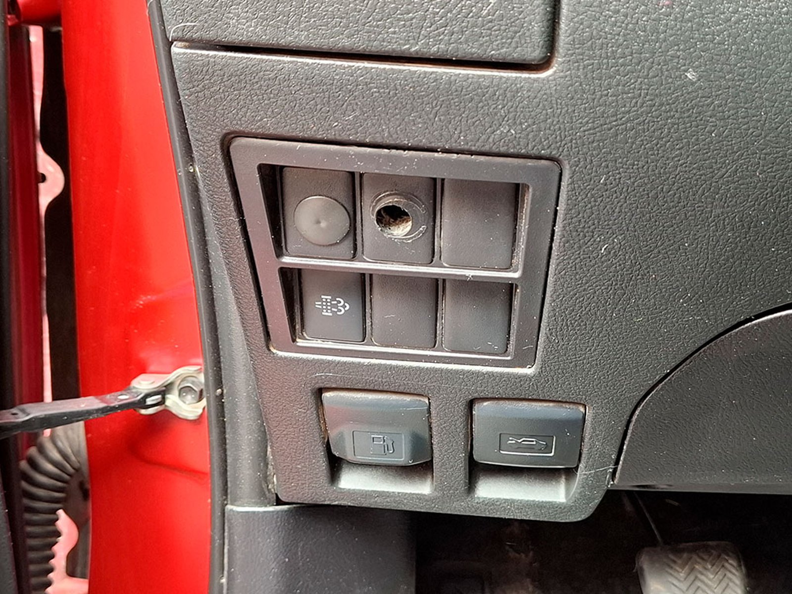 TOYOTA HILUX D CAB DX 4X4 2.4 2023 - Imagen 19 de 20