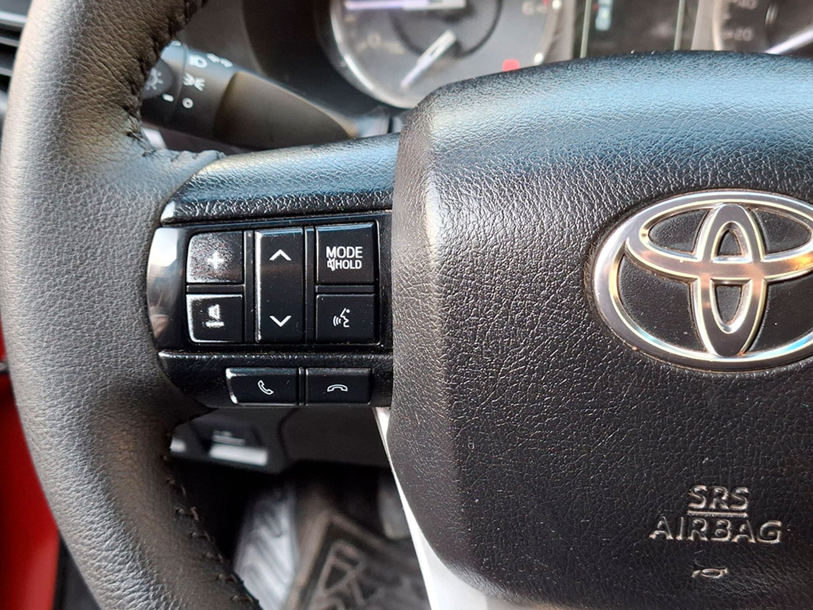 TOYOTA HILUX D CAB DX 4X4 2.4 2023 - Imagen 11 de 20