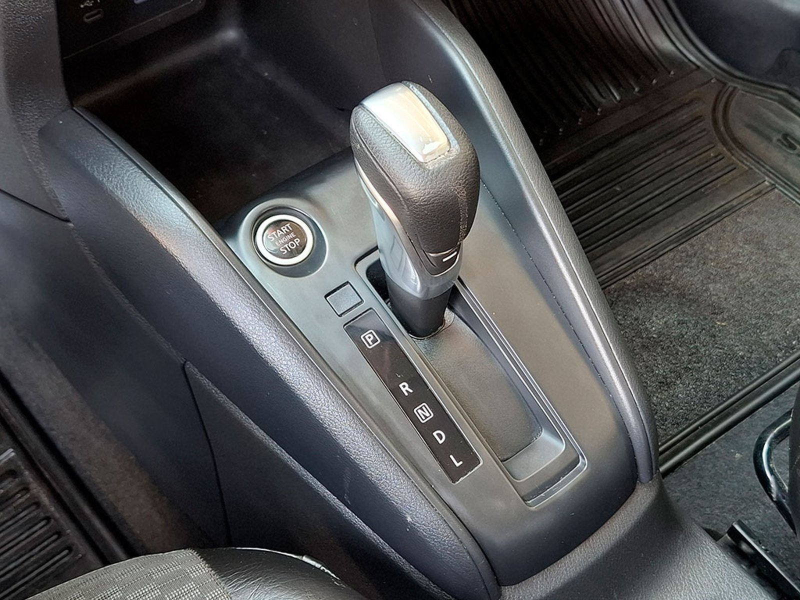 NISSAN KICKS 1.6 ADVANCE AT 2025 - Imagen 17 de 20