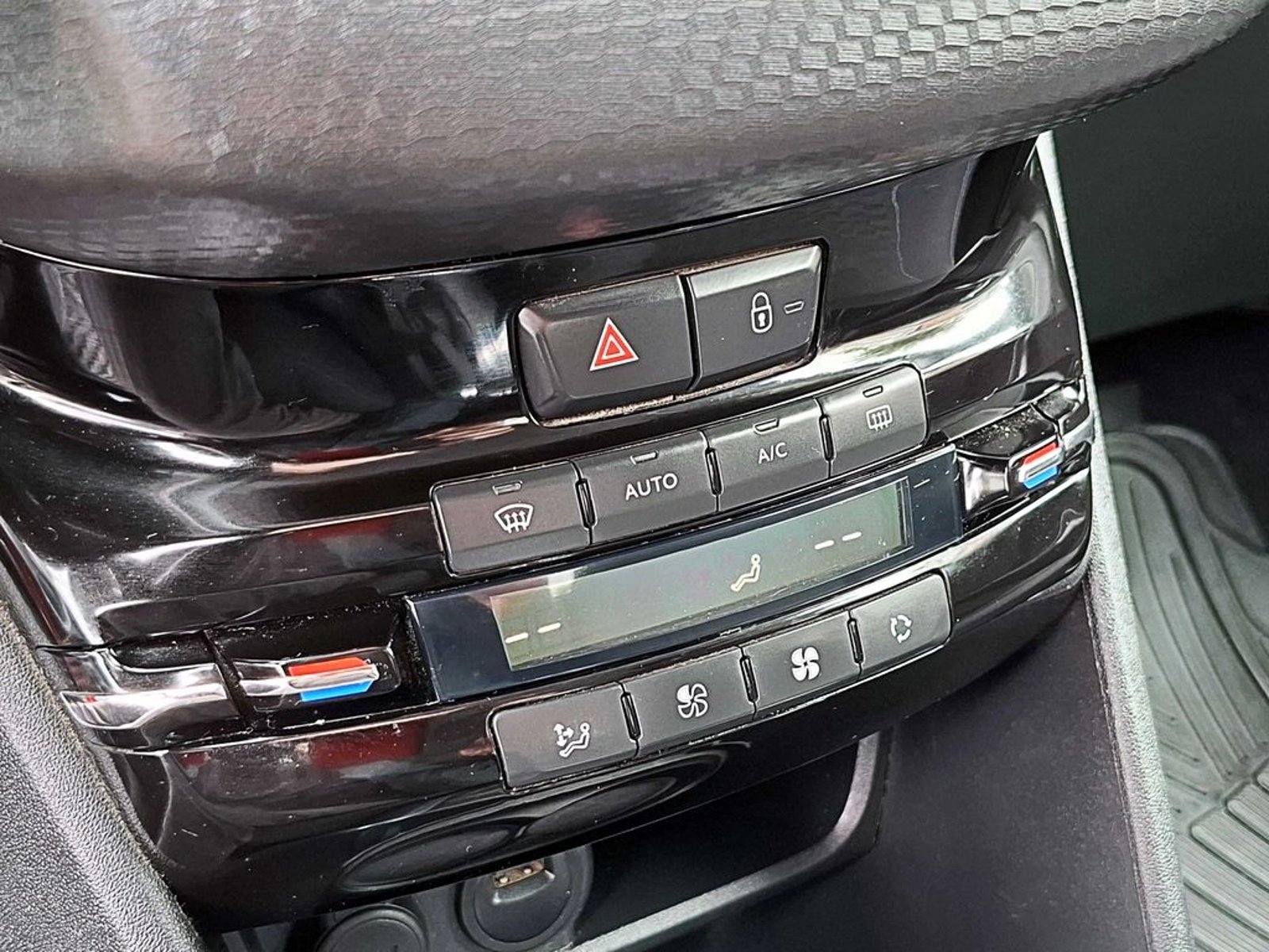 Peugeot 208 1.5 ACTIVE PACK BLUEHDI  MT 2021 - Imagen 16 de 17
