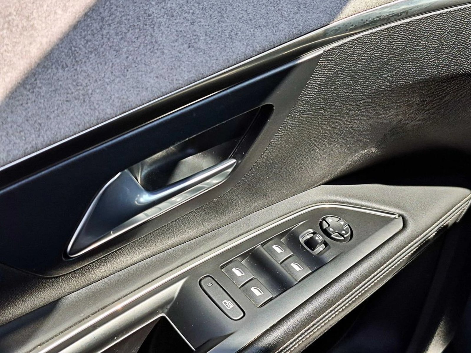 Peugeot 5008 1.6 GT LINE AT 2024 - Imagen 10 de 19