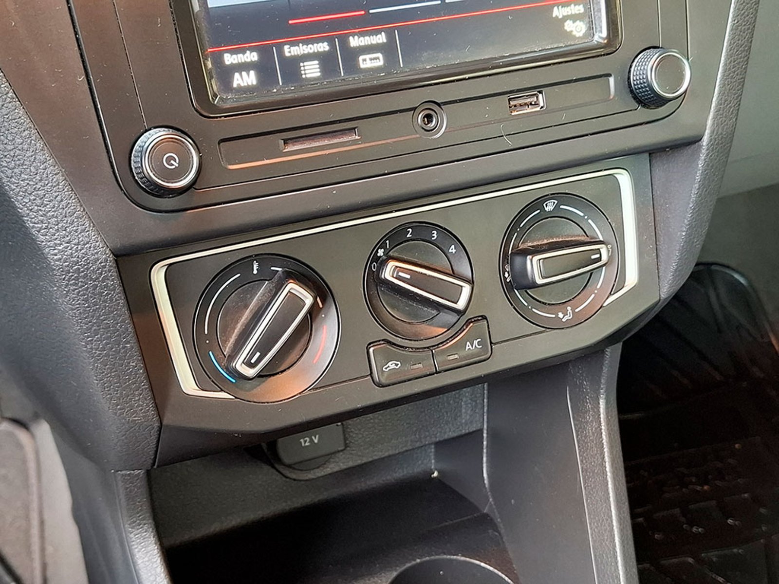 VOLKSWAGEN VOYAGE 1.6 HIGHLINE MT 2022 - Imagen 15 de 20