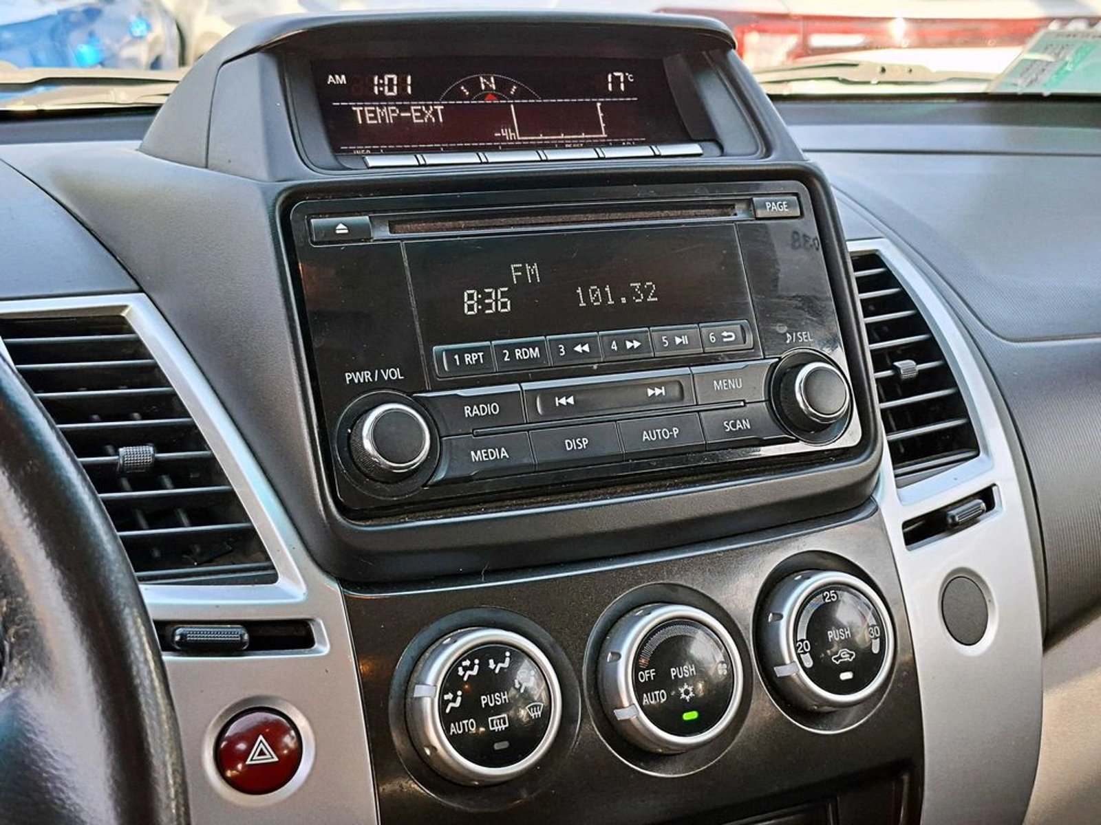 MITSUBISHI MONTERO SPORT 2.5 G2 AT 4X2 DIESEL 2014 - Imagen 17 de 18