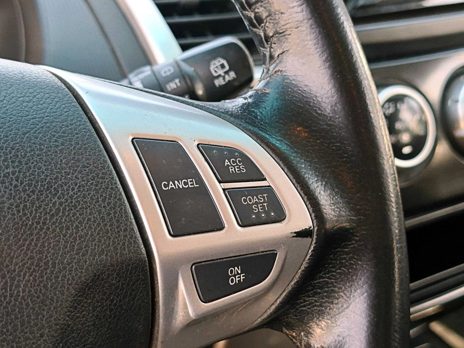 MITSUBISHI MONTERO SPORT 2.5 G2 AT 4X2 DIESEL 2014 - Imagen 16 de 18